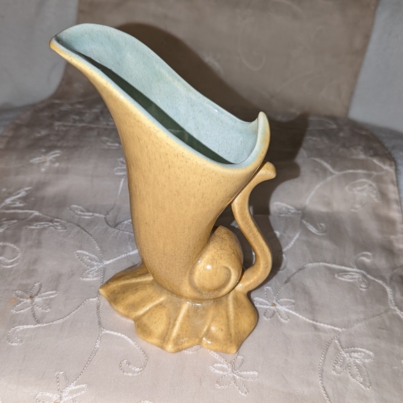 red wing Accents Vintage Red Wing Ceramic Cornucopia Leaf Vase Poshmark